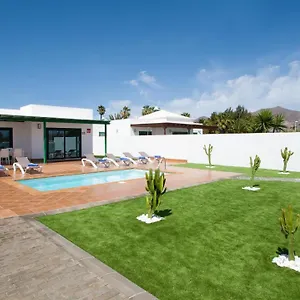 https://blancazul-brisa-marina.in-canary-islands.com